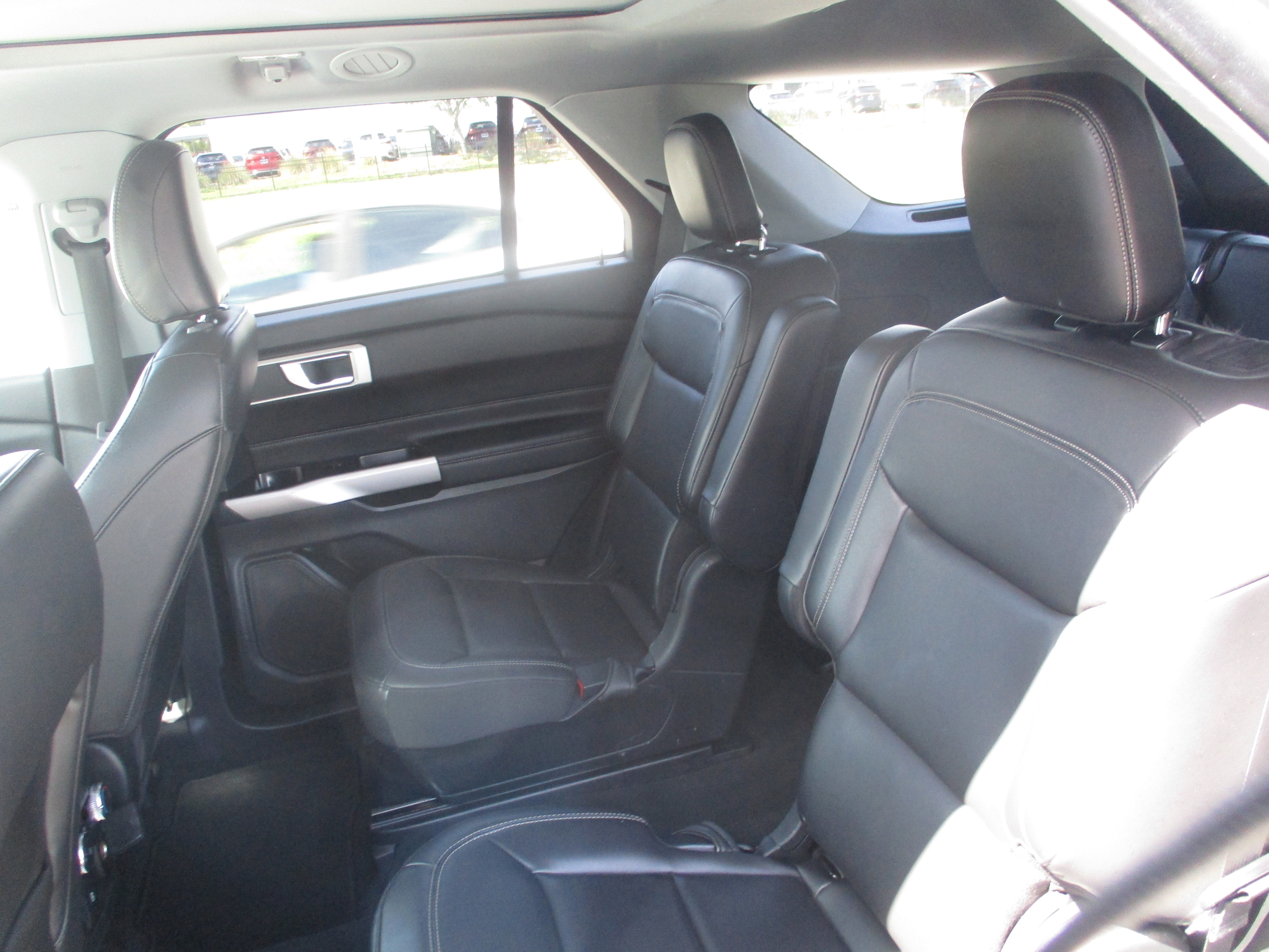 Certified 2022 Ford Explorer XLT w/ Equipment Group 202A image 10