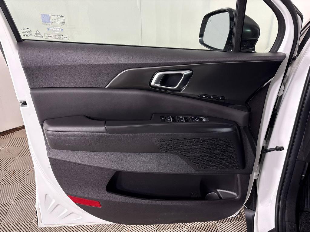 Used 2025 Kia Carnival SX FWD image 16