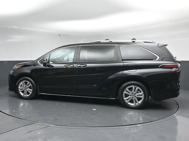 Used 2024 Toyota Sienna Platinum AWD/4WD image 5