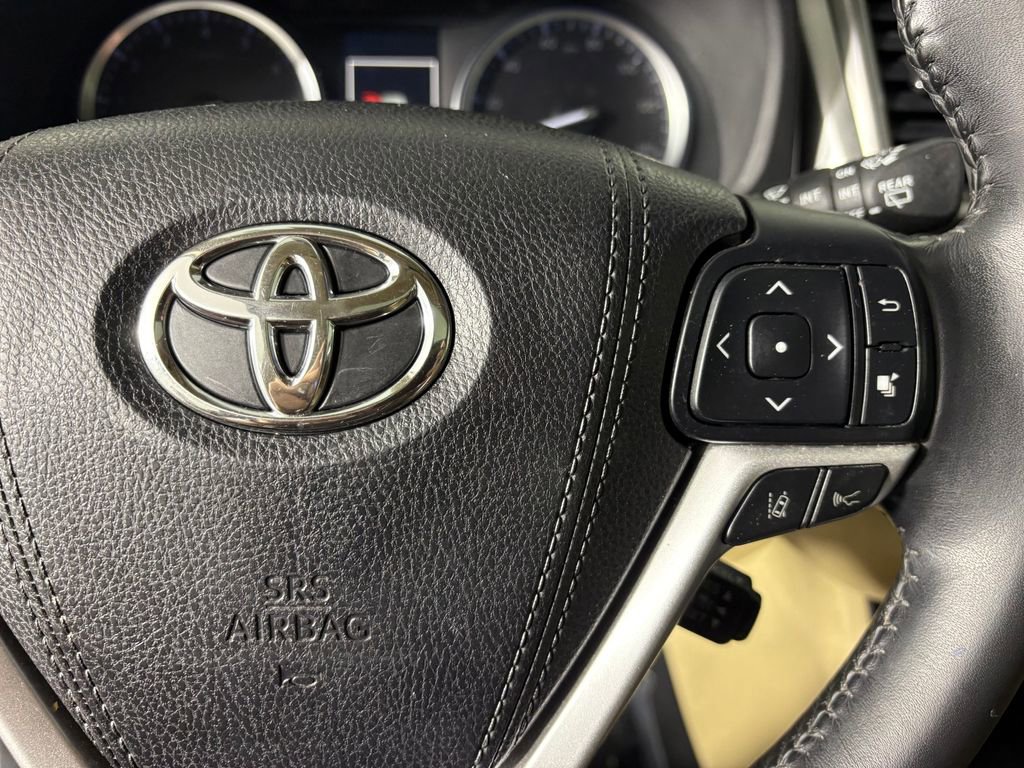 Used 2018 Toyota Highlander XLE AWD/4WD image 23