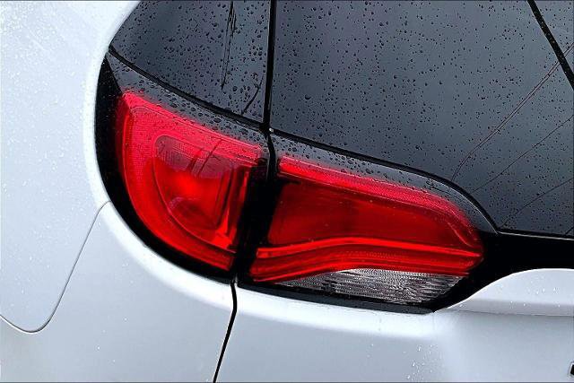 Used 2022 Chrysler Voyager LX image 32