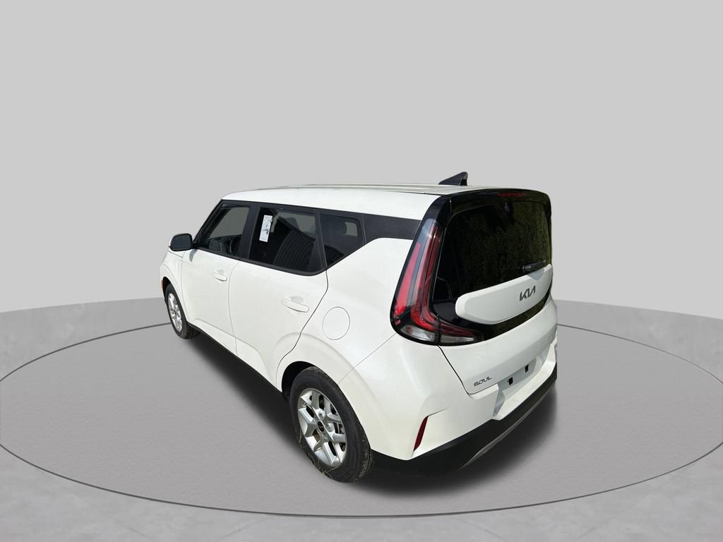 Used 2025 Kia Soul LX w/ LX Technology Package FWD image 9