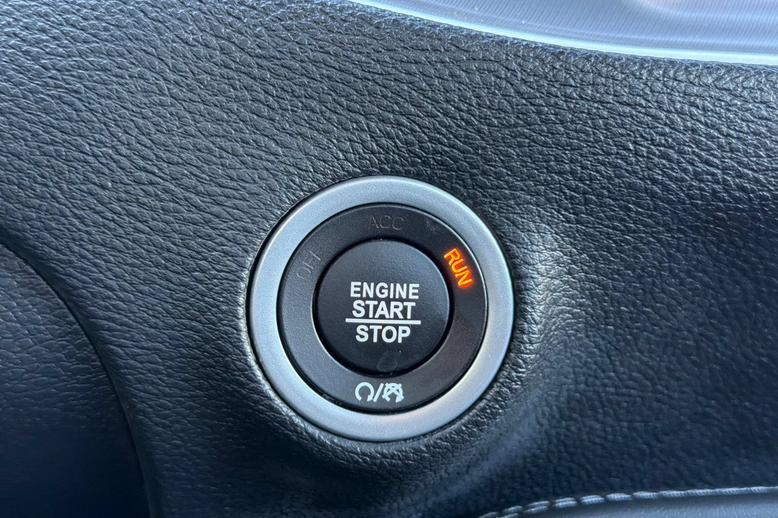 Used 2019 Dodge Challenger SXT RWD image 25