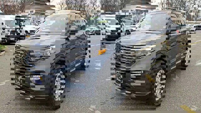 Certified 2022 Ford Explorer XLT w/ Equipment Group 202A image 2