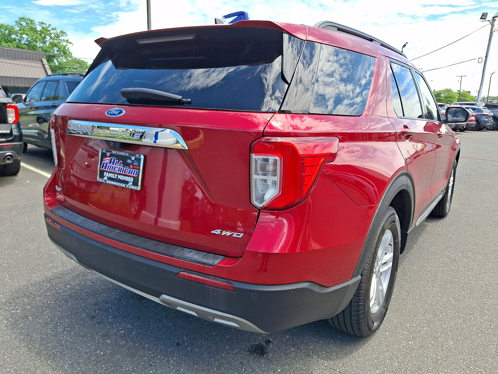 Certified 2022 Ford Explorer XLT w/ Equipment Group 202A AWD/4WD image 10