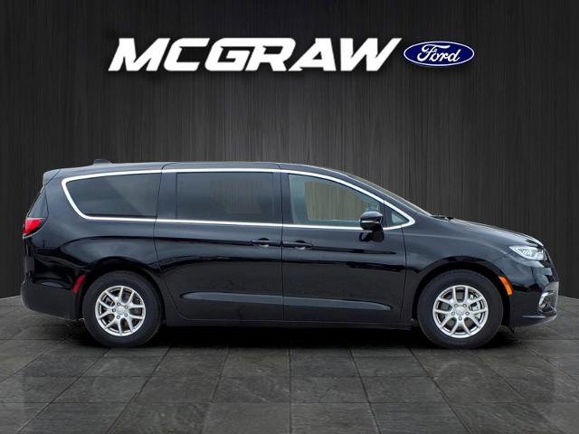 Used 2025 Chrysler Pacifica Select FWD image 6