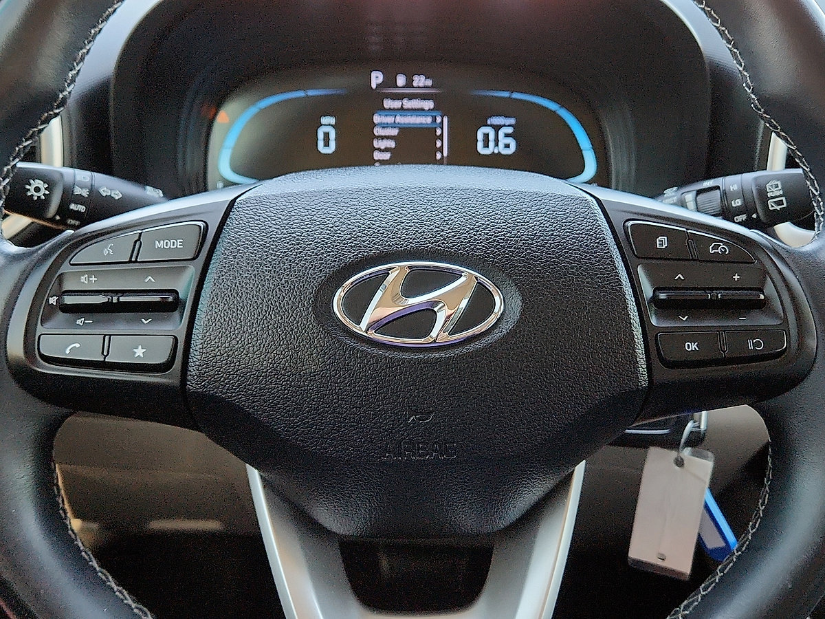 Used 2023 Hyundai Venue SEL FWD image 12