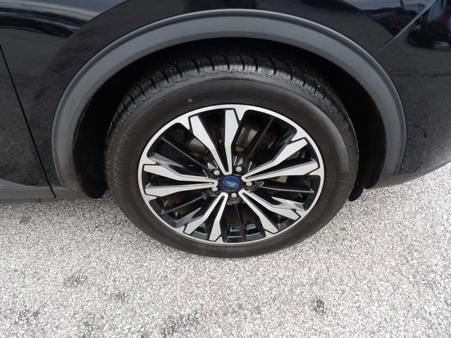 Certified 2021 Ford Escape SE w/ SE Sport Appearance Package image 9