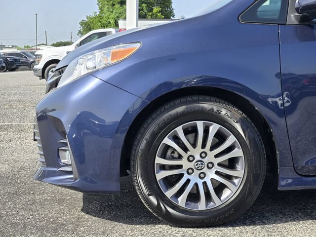 Used 2020 Toyota Sienna XLE w/ XLE Navigation Package FWD image 9