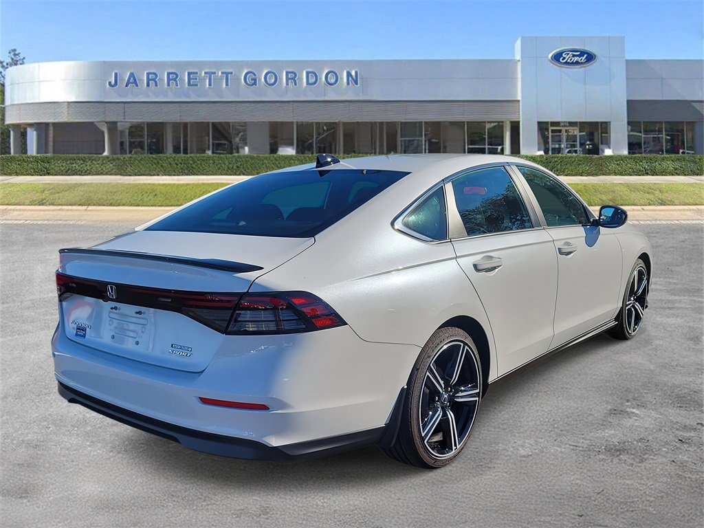 Used 2025 Honda Accord Sport image 3