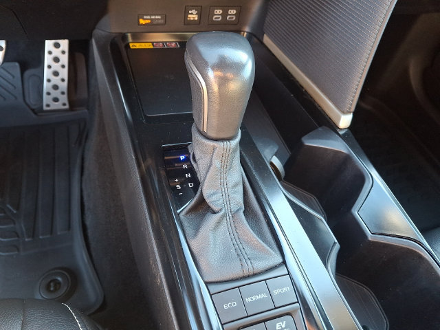 Used 2025 Toyota Camry SE w/ Convenience Package FWD image 15