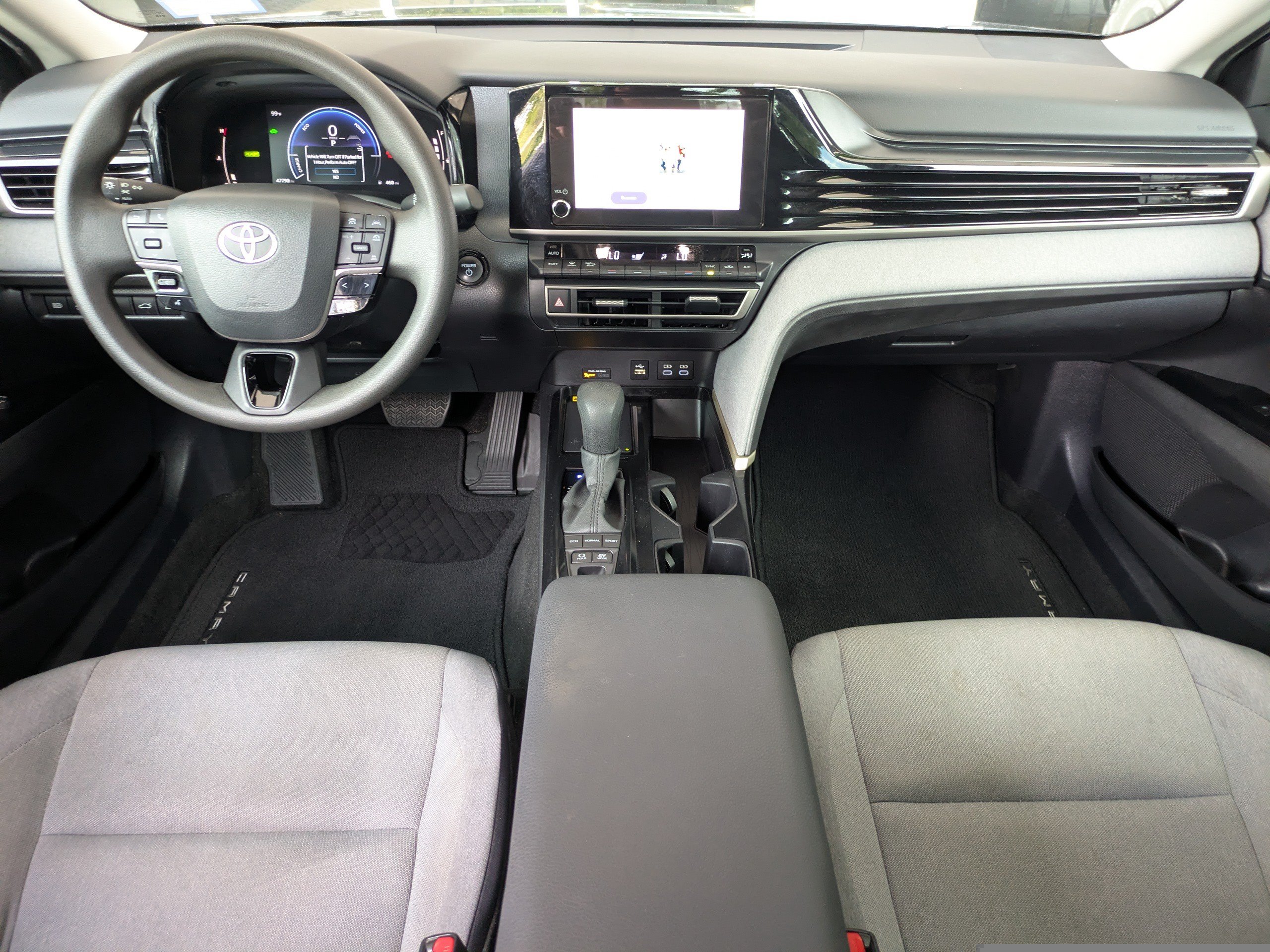 Used 2025 Toyota Camry LE w/ Convenience Package FWD image 15