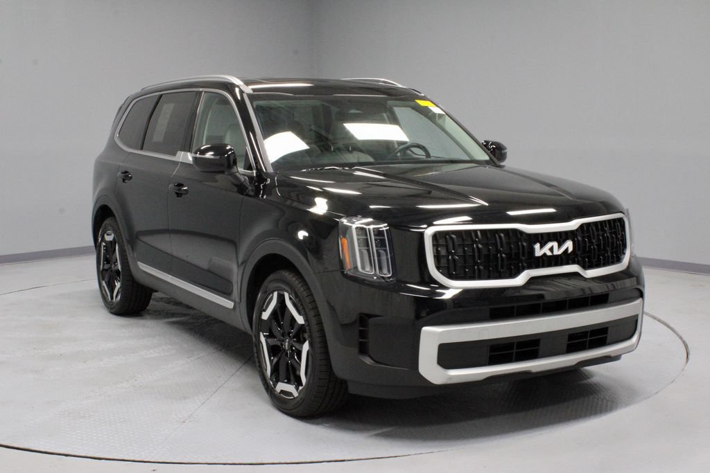 Used 2024 Kia Telluride EX w/ EX Captain's Chair Package FWD image 1