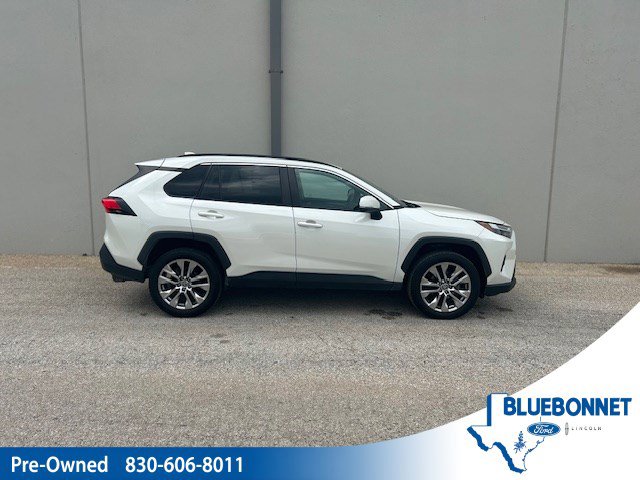 Used 2022 Toyota RAV4 XLE Premium FWD image 1