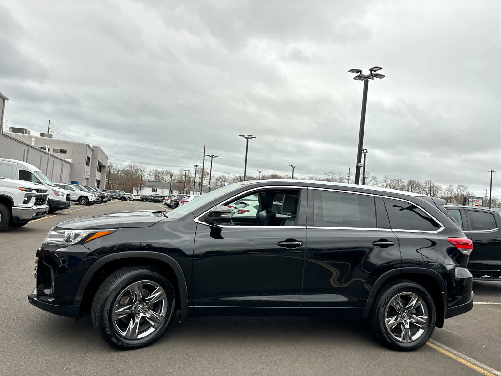 Used 2019 Toyota Highlander Limited Platinum image 6