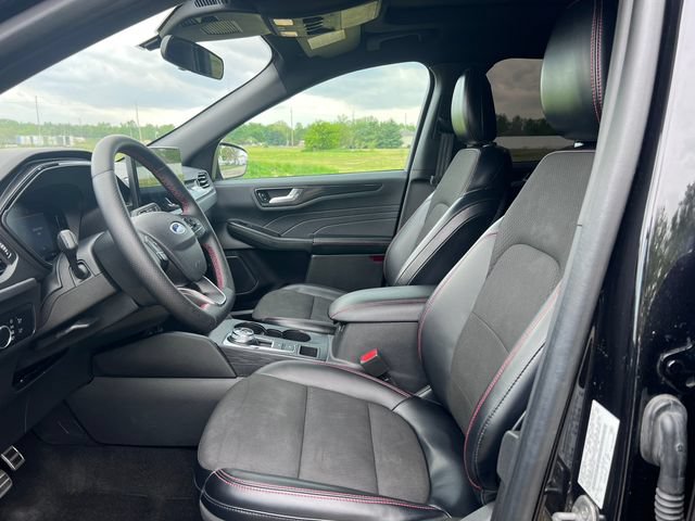Certified 2024 Ford Escape ST-Line w/ Tech Pack #1 AWD/4WD image 4