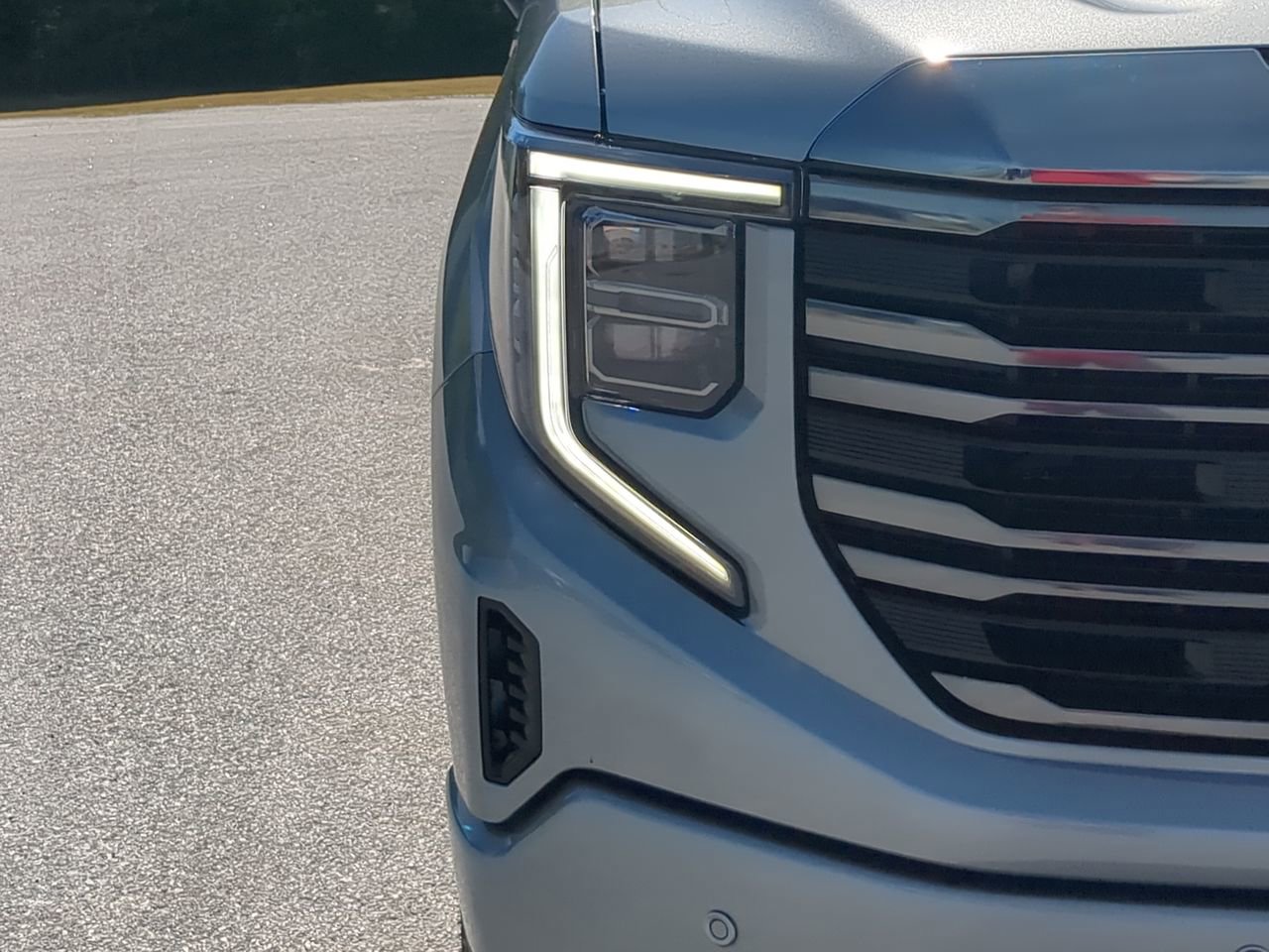 Used 2023 GMC Sierra 1500 AT4 w/ Technology Package AWD/4WD image 8