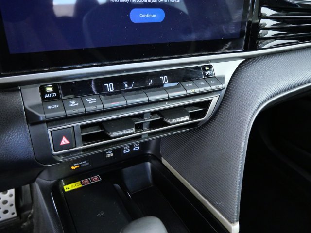 Used 2025 Toyota Camry SE w/ Multimedia Upgrade Package AWD/4WD image 20