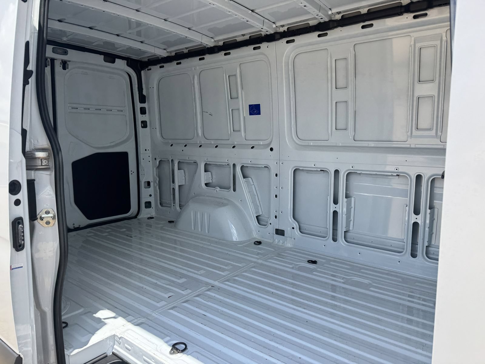 Used 2025 Mercedes-Benz Sprinter 2500 image 27
