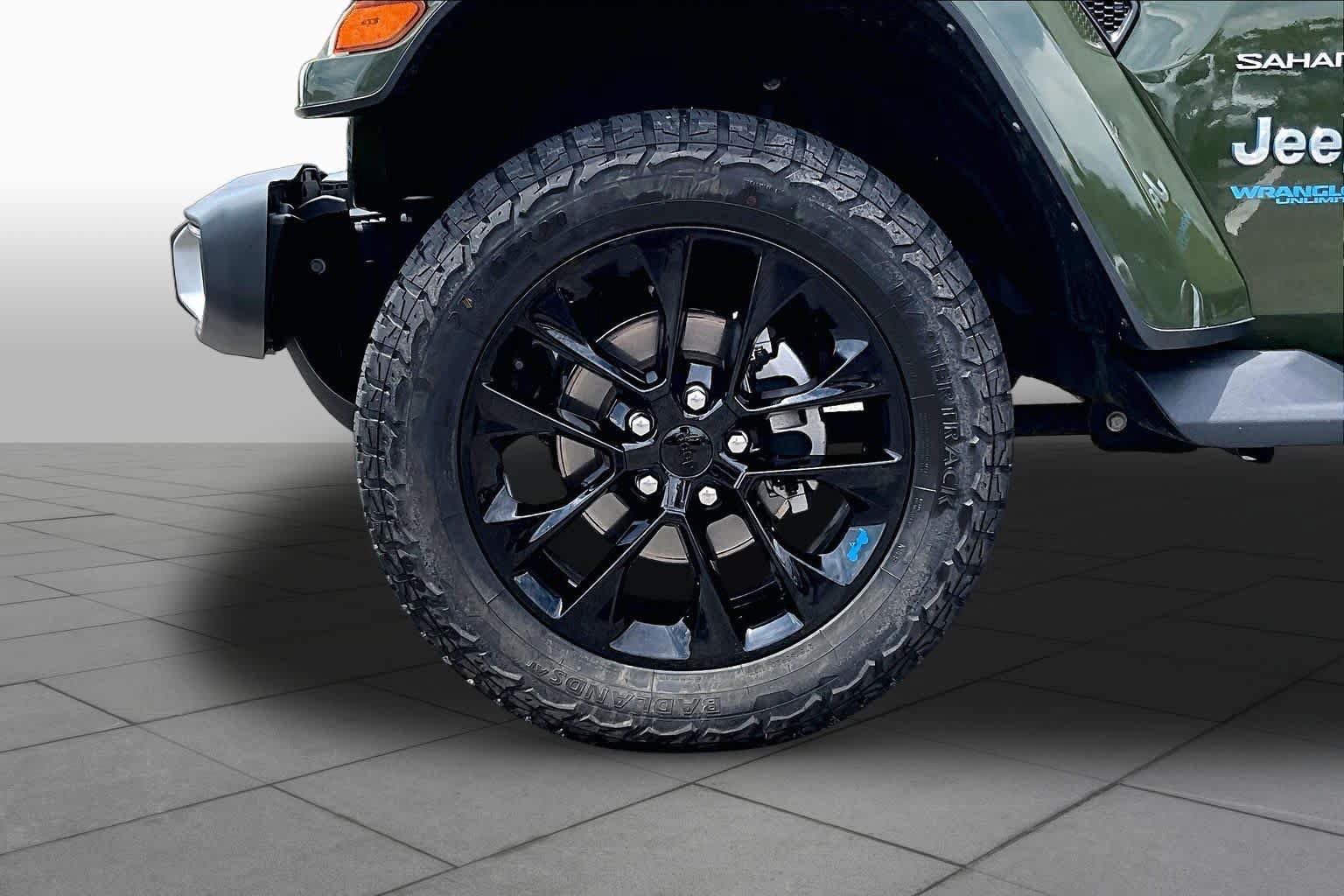 Used 2022 Jeep Wrangler Unlimited Sahara w/ Cold Weather Group AWD/4WD image 11
