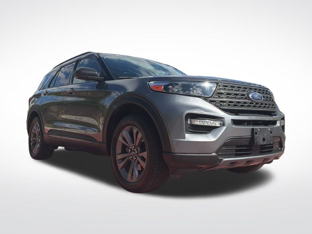 Certified 2021 Ford Explorer XLT w/ Equipment Group 202A AWD/4WD image 1