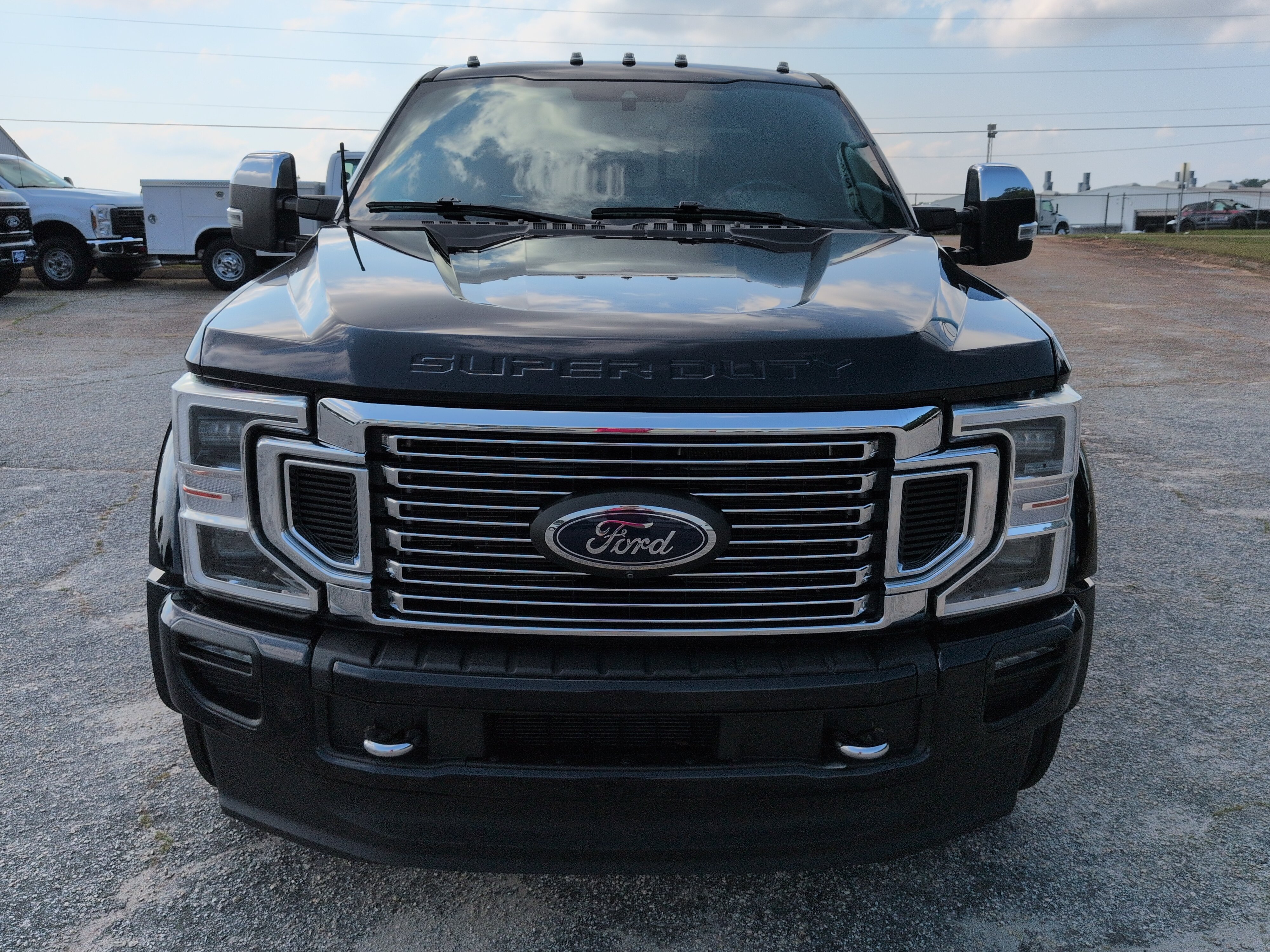 Certified 2022 Ford F450 Platinum w/ FX4 Off-Road Package AWD/4WD image 7