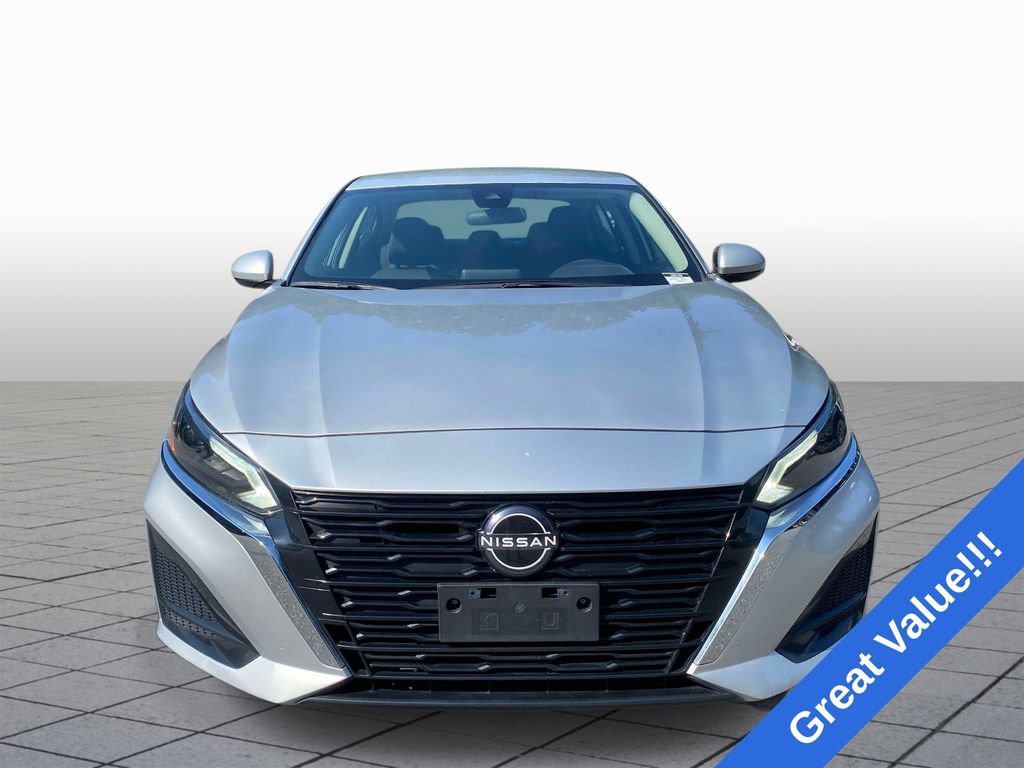 Used 2023 Nissan Altima 2.5 SV FWD image 2