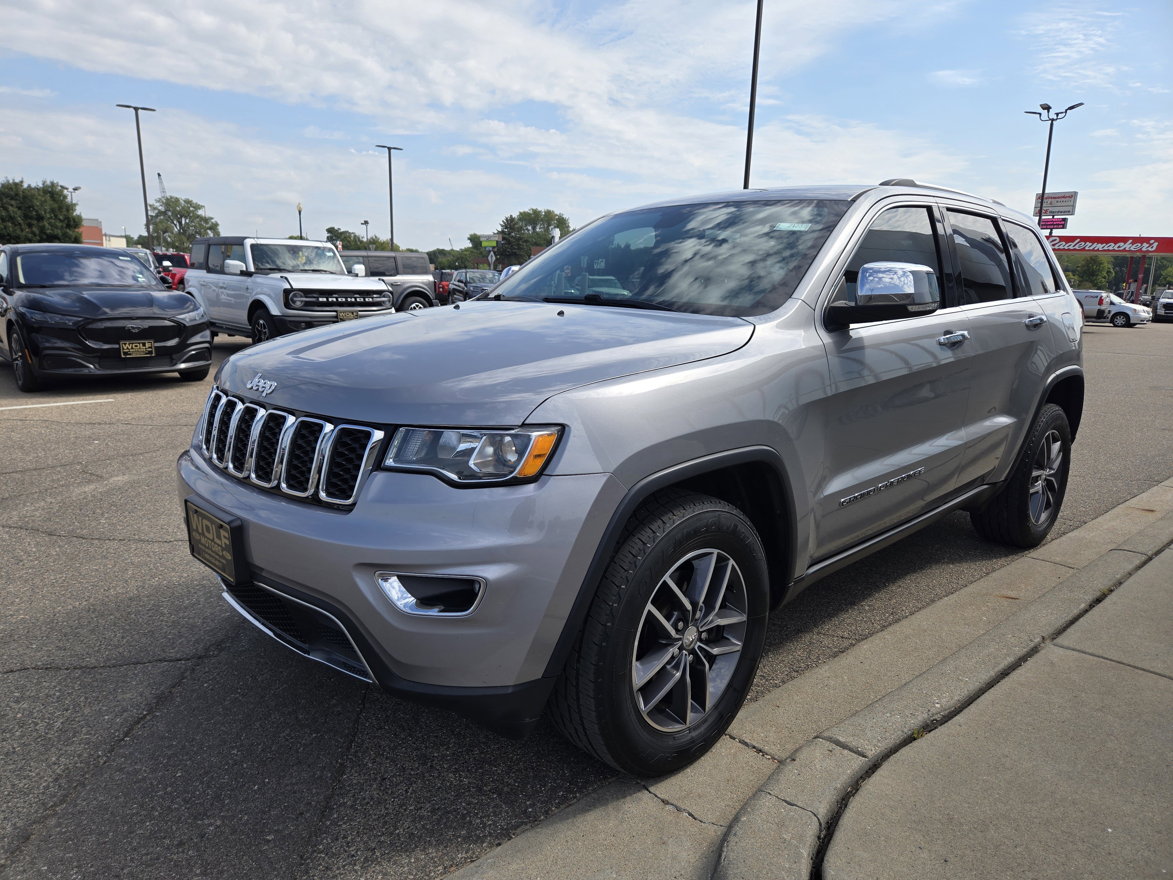 Used 2018 Jeep Grand Cherokee Limited image 17