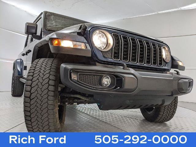 Used 2025 Jeep Gladiator Sport image 25
