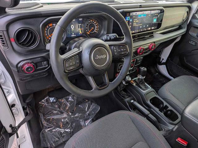 Used 2025 Jeep Wrangler Unlimited Rubicon w/ Convenience Group AWD/4WD image 2