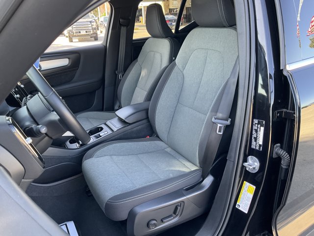 Used 2024 Volvo XC40 B5 Core AWD/4WD image 8