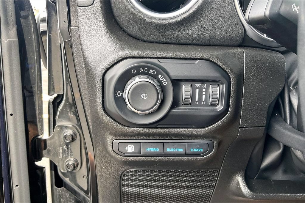 Used 2022 Jeep Wrangler Unlimited Rubicon 4xe w/ Cold Weather Group AWD/4WD image 36