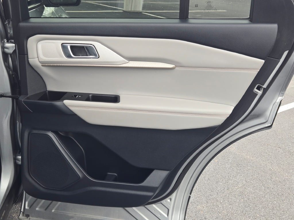 Certified 2025 Ford Explorer Active w/ Active Comfort Package AWD/4WD image 9