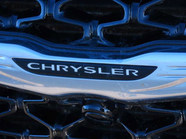 Used 2024 Chrysler Pacifica Select image 11