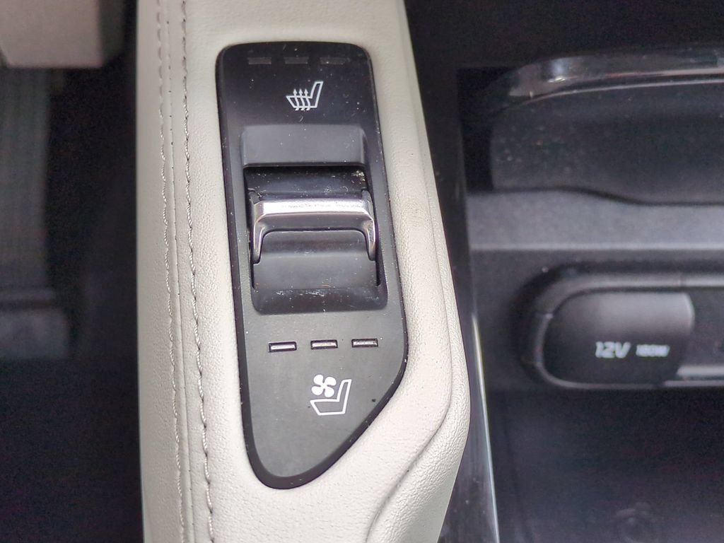 Used 2023 Kia Telluride EX w/ EX Captain's Chair Package FWD image 27