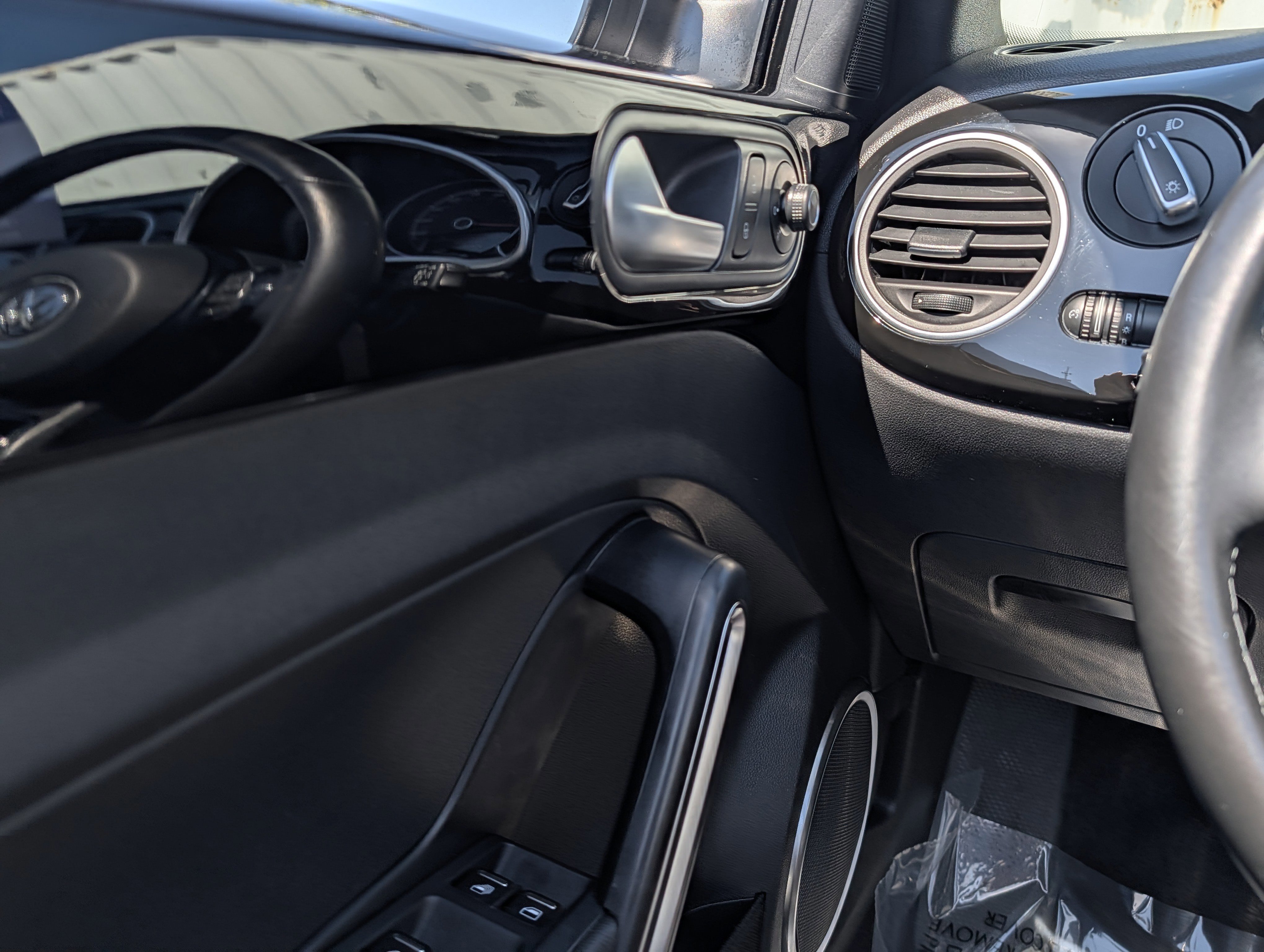 Used 2018 Volkswagen Beetle 2.0T S image 19