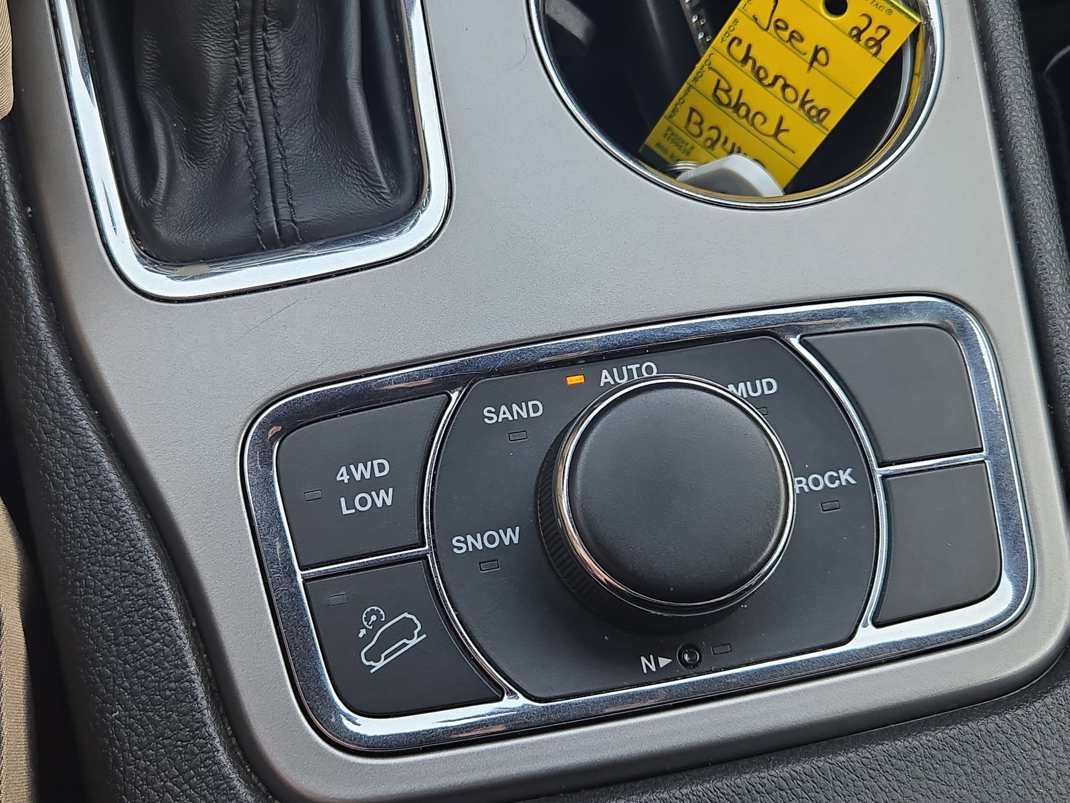 Used 2022 Jeep Grand Cherokee Laredo X image 28