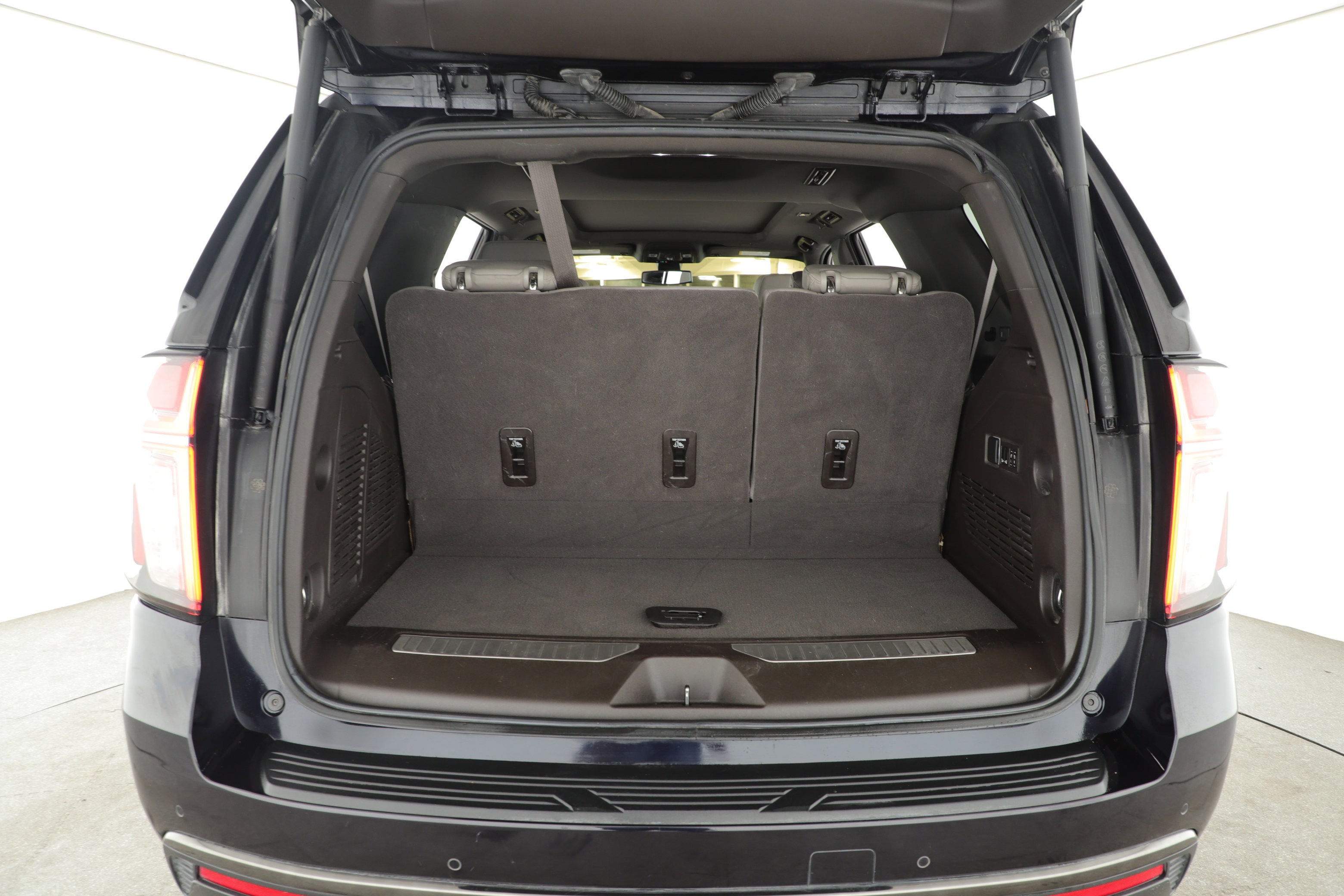 Used 2022 Chevrolet Tahoe Z71 w/ Luxury Package image 5