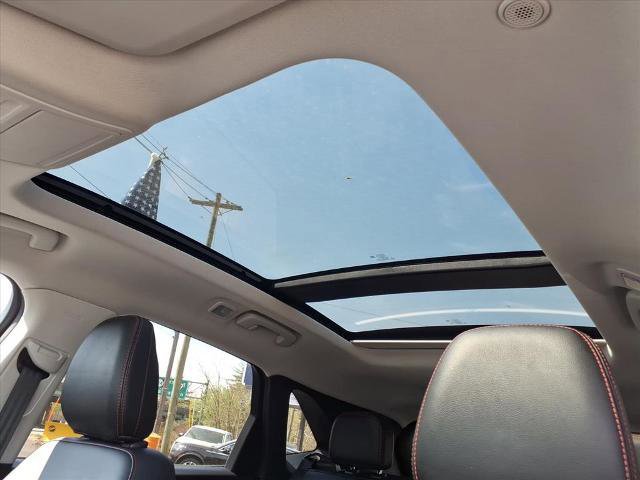 Certified 2022 Ford Escape SEL w/ SEL Stealth AWD Package image 23