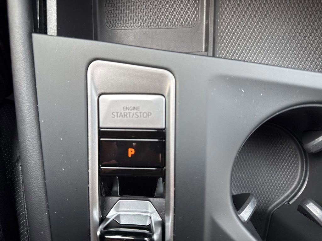 Used 2024 Volkswagen Atlas SE image 31