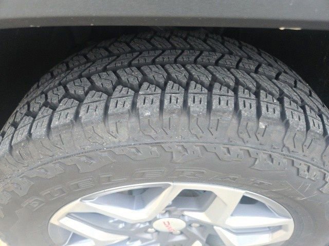 Used 2025 GMC Sierra 1500 SLT w/ SLT Premium Package AWD/4WD image 8