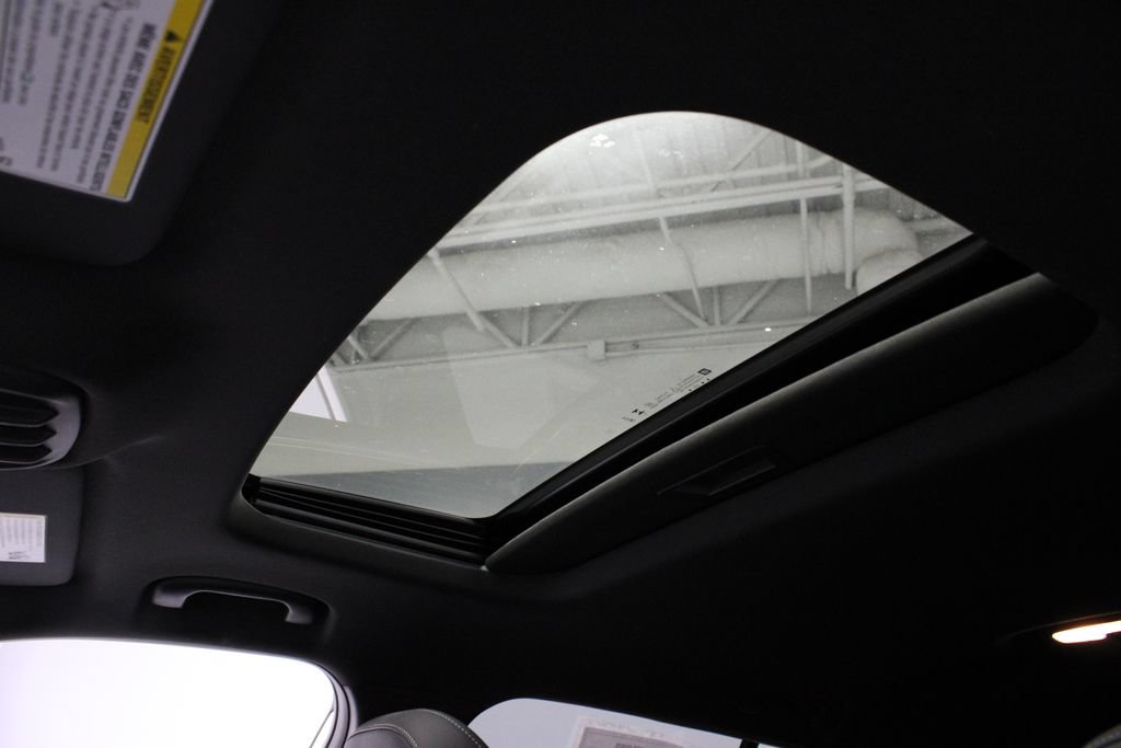 Used 2024 Chevrolet Trax RS w/ Sunroof Package FWD image 34