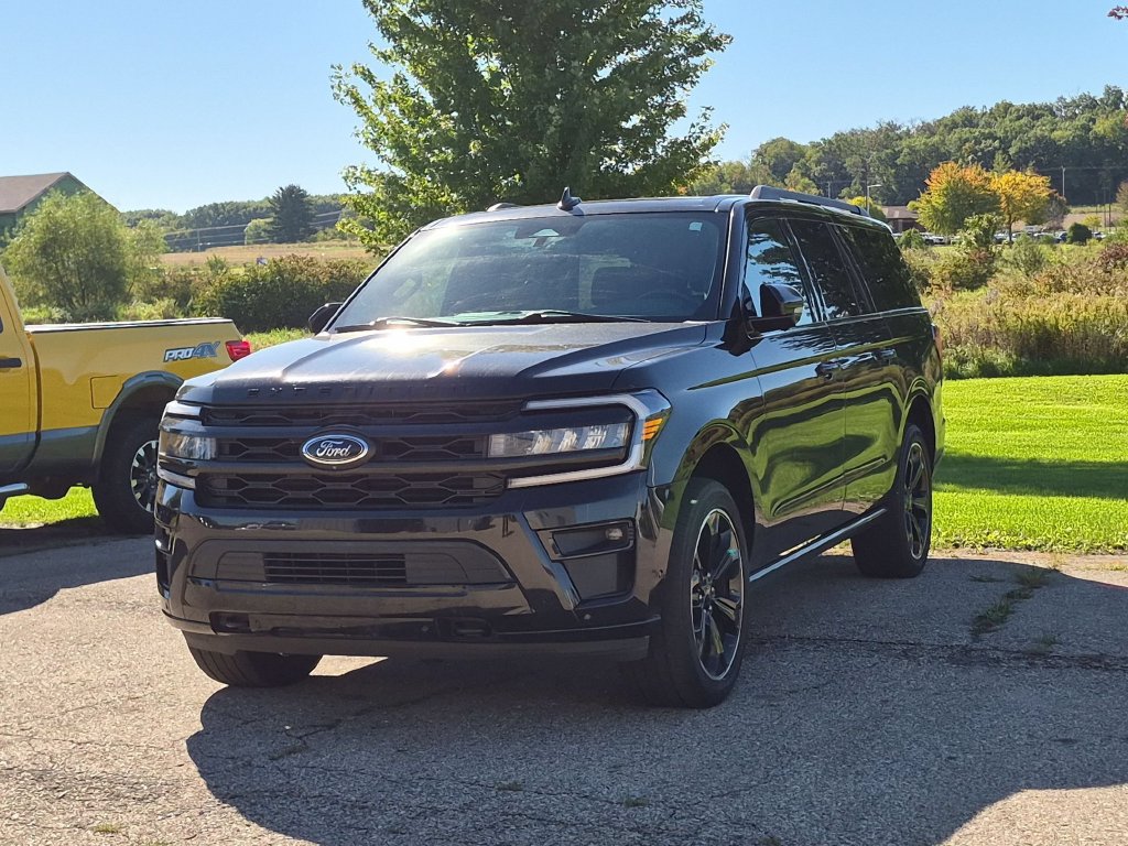 Certified 2022 Ford Expedition Max Limited w/ Equipment Group 303A AWD/4WD image 5
