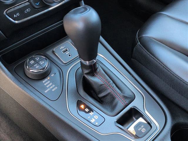 Used 2022 Jeep Cherokee Trailhawk AWD/4WD image 12