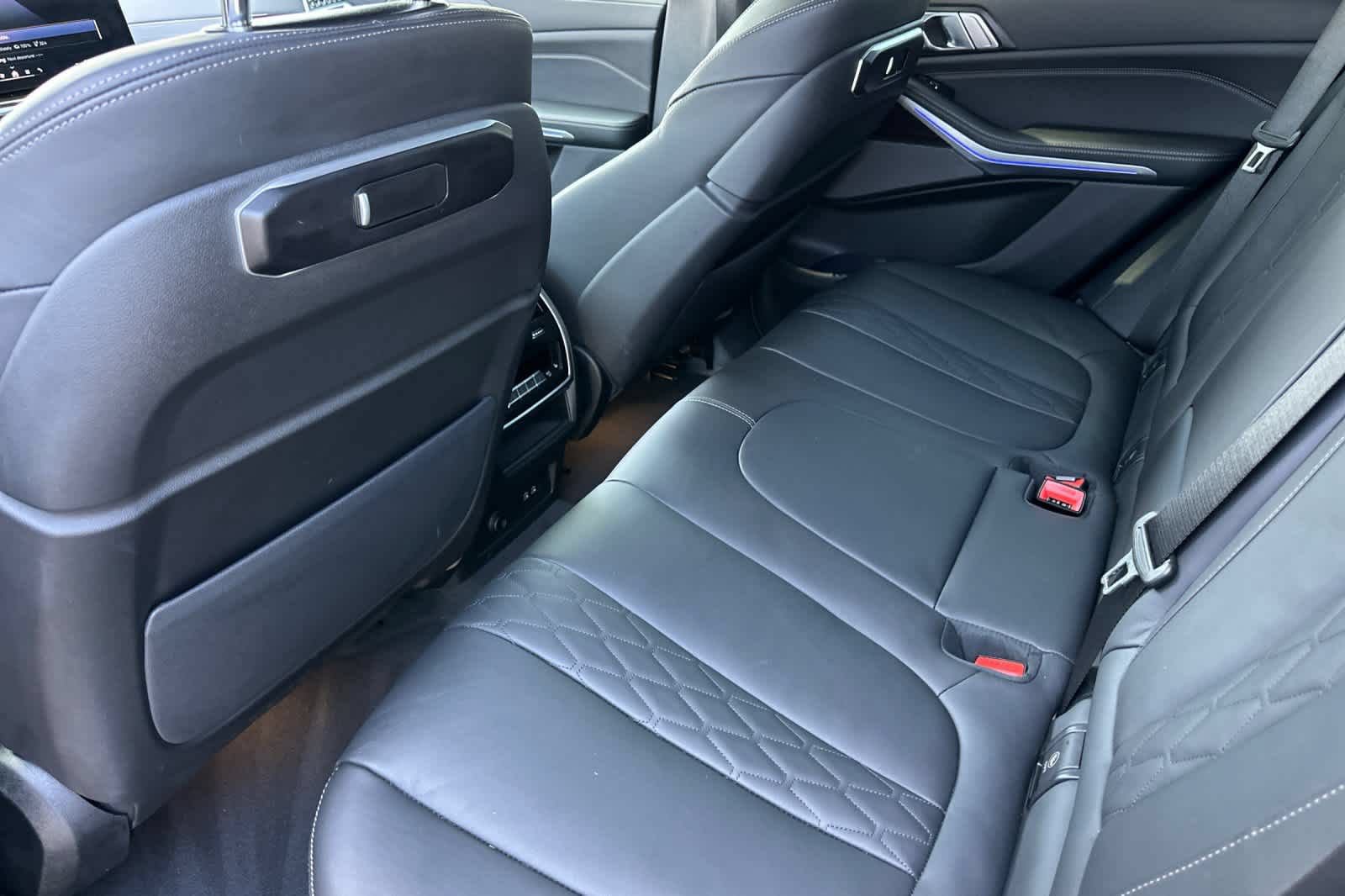 Used 2025 BMW X5 xDrive50e AWD/4WD image 4