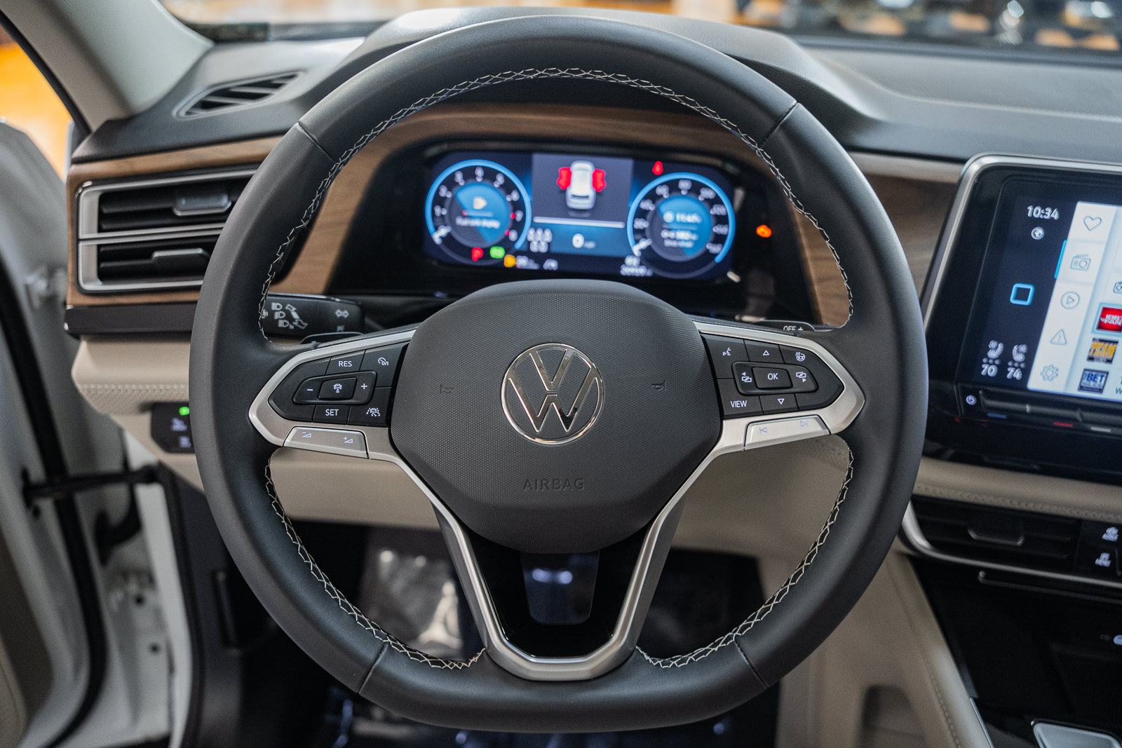 Used 2024 Volkswagen Atlas SE w/ Black Wheel Package AWD/4WD image 32