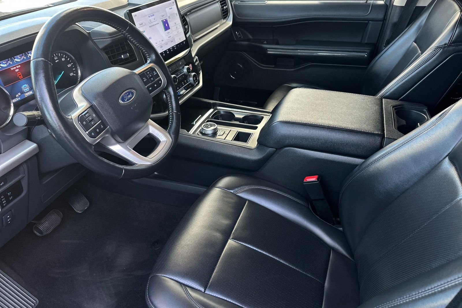 Certified 2024 Ford Expedition XLT image 9