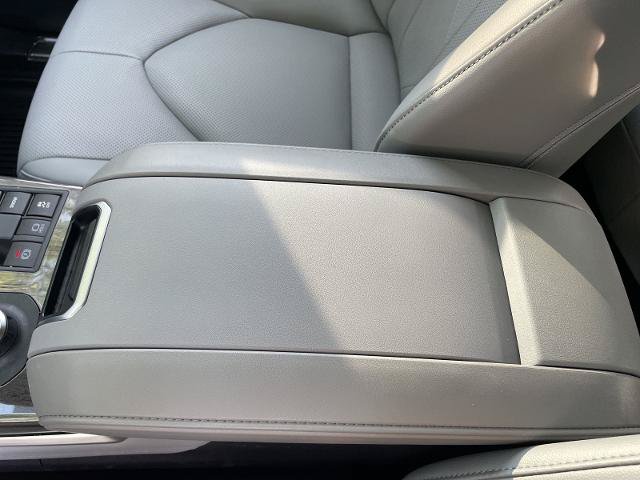 Used 2025 Toyota Highlander Platinum AWD/4WD image 27