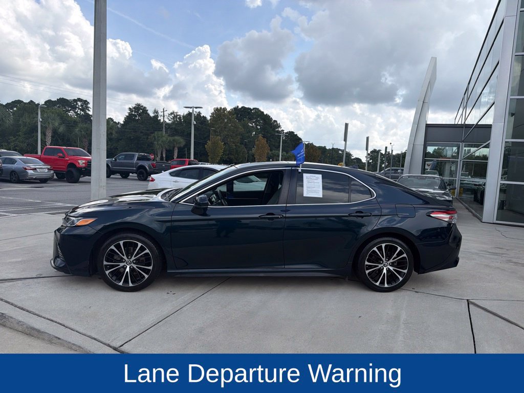 Used 2019 Toyota Camry SE w/ Carpet Mat Package FWD image 5