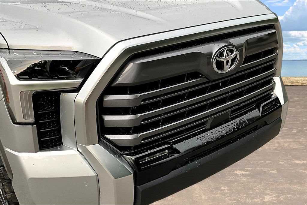 Used 2025 Toyota Tundra Limited AWD/4WD image 36